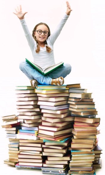 cute little girl with books 1098 2121